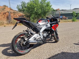Aprilia RS50 Negra y Roja