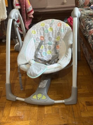 Mecedora de bebé con estampado