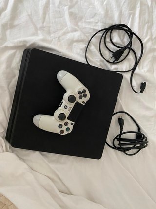 PS4 Slim 1TB + Mando + Juegos