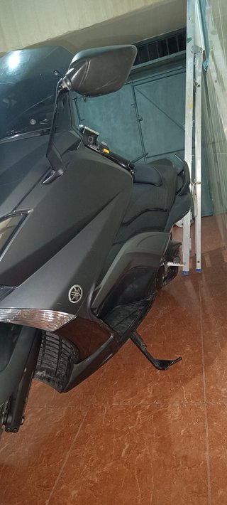 Yamaha T-Max 530 iron max Negra/Gris