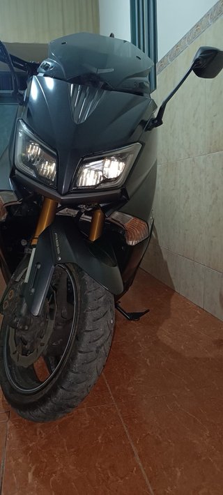 Yamaha T-Max 530 iron max Negra/Gris