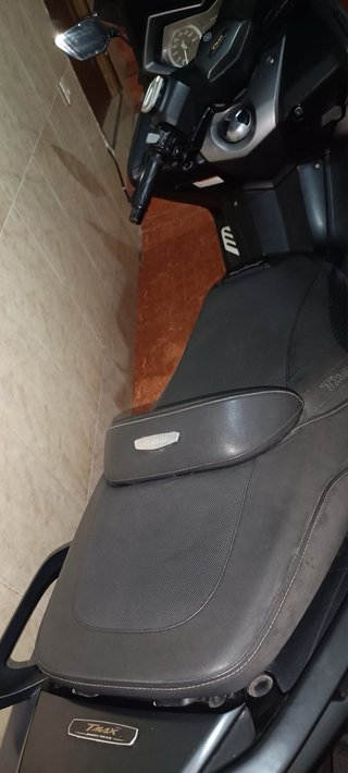 Yamaha T-Max 530 iron max Negra/Gris