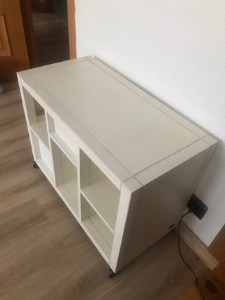 Precioso mueble de diseño color blanco