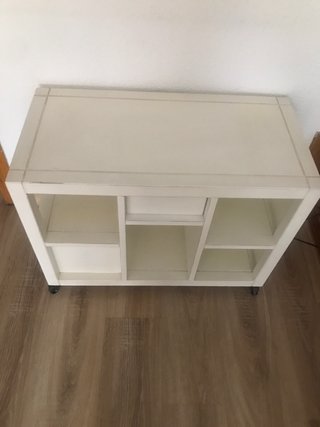 Precioso mueble de diseño color blanco