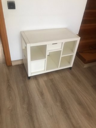 Precioso mueble de diseño color blanco