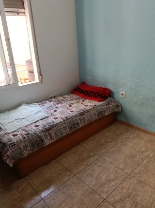 Se alquiler habitación 250€ incluido agua y luz Ca