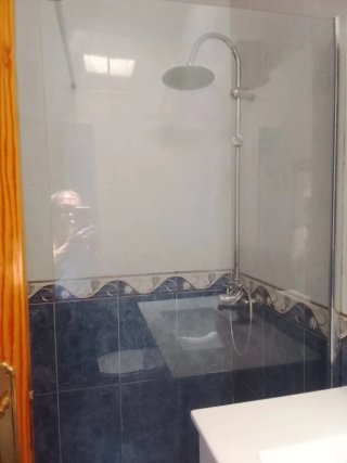Se alquiler habitación 250€ incluido agua y luz Ca