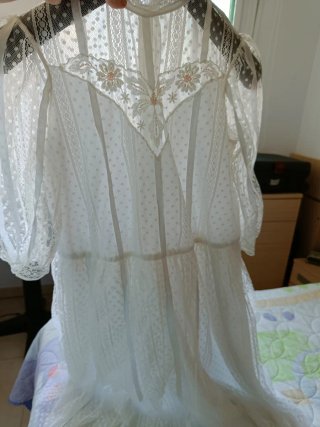 Vestido novia encaje manga abullonada