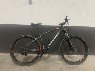 Bicicleta Rockrider ST 900