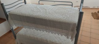 Litera metálica gris