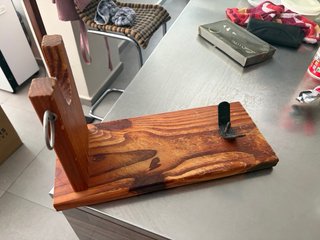 Jamonero de madera y metal