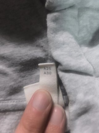 Sudadera Gris con Estampado Amarillo