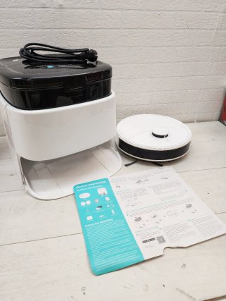 Robot aspirador con base de carga