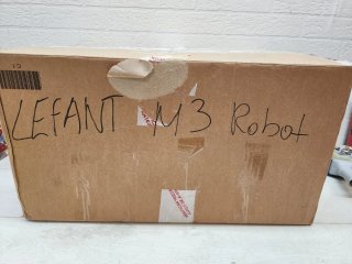 Robot aspirador con base de carga