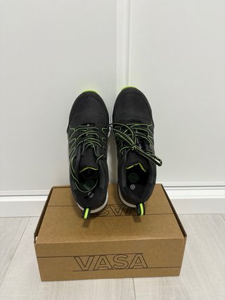 Zapatillas de seguridad Vasa negras y verdes