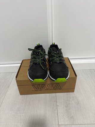 Zapatillas de seguridad Vasa negras y verdes