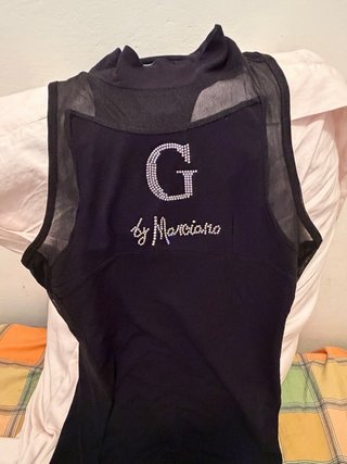 Top Guess Smanicato Nero con Strass