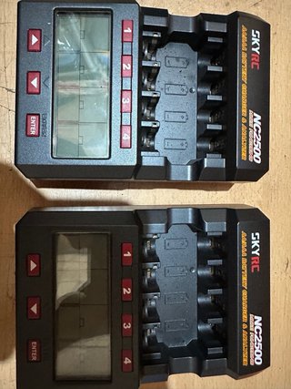 Cargador SkyRC NC2500 AA/AAA