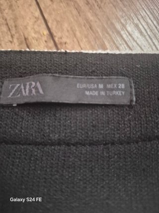 Chaqueta Zara Negra y Blanca