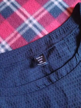 Camisa negra texturizada