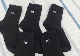Calcetines negros.