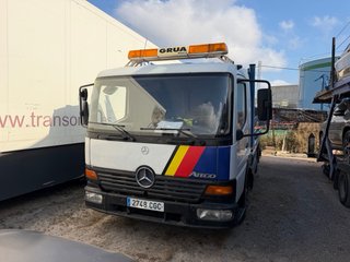 Grúa Mercedes atego muy buen estado