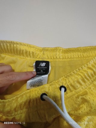 Pantalón corto New Balance amarillo Talla L - XL