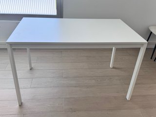 Mesa y 4 Sillas Comedor