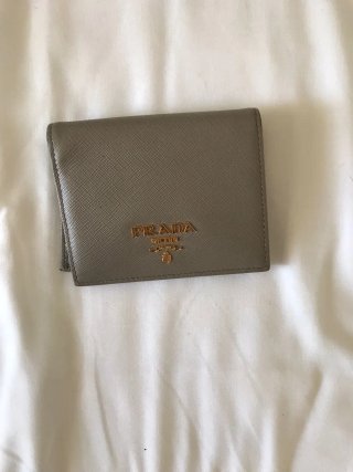 Piccolo portafoglio Prada Milano in pelle Safiano grigio