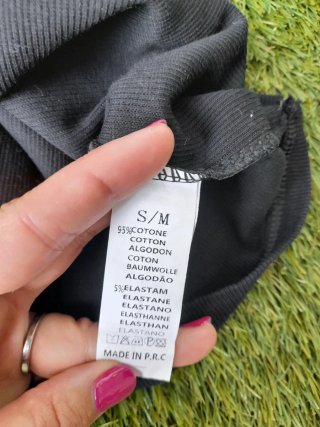 Camiseta negra sin mangas