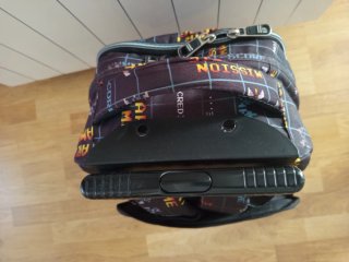 Mochila Totto con ruedas y diseño gamer