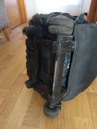 Mochila Totto con ruedas y diseño gamer