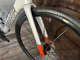 BERRIA BELADOR CARBON 105 G5301