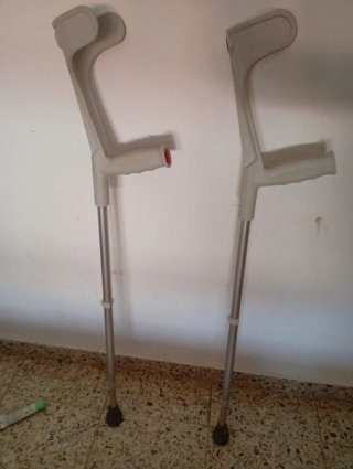 Dos Par de muletas nuevas