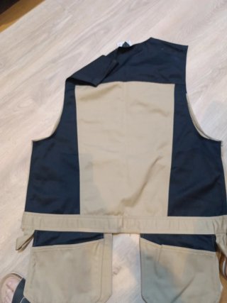 Chaleco de trabajo beige y negro