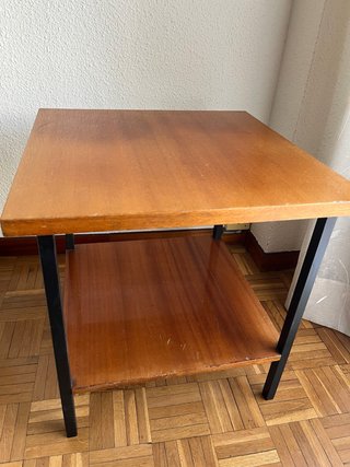 Mesa auxiliar de madera y metal