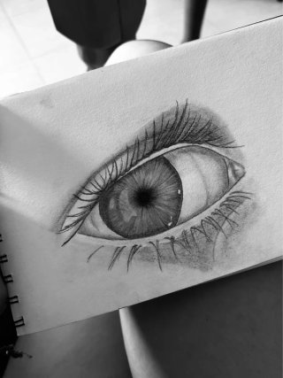 Vendo retratos, dibujos y diseños personalizados.