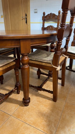 Mesa y 5 Sillas Comedor Madera