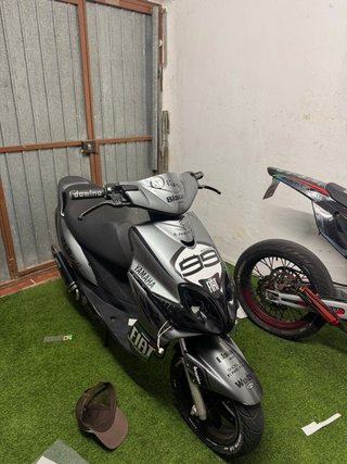 Yamaha Jog Scooter Gris