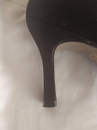 Zapatos de salón negros con lentejuelas