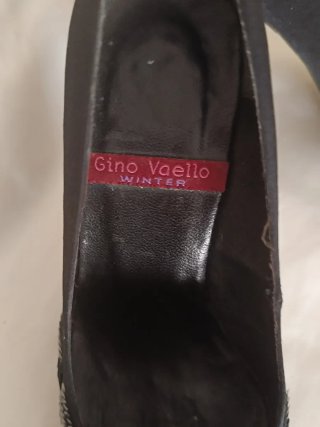 Zapatos de salón negros con lentejuelas