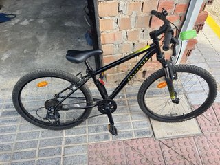 Bicicleta de montaña negra