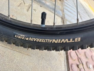 Bicicleta de montaña negra