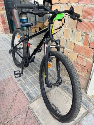 Bicicleta de montaña negra