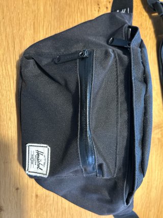 Riñonera Herschel Negra. Muy buen estado.