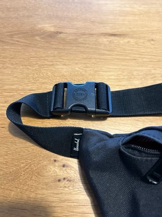 Riñonera Herschel Negra. Muy buen estado.