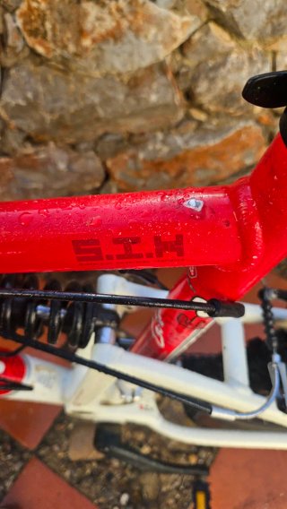 Bicicleta Montaña Decathlon Roja y Blanca