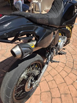 Yamaha DT 125 X Supermotard Negra y Dorada