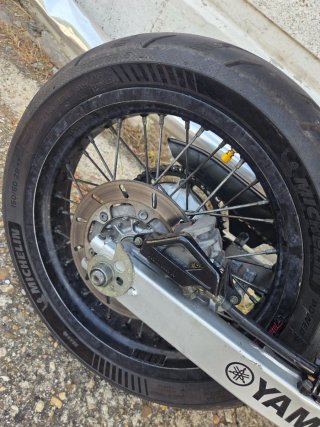 Yamaha DT 125 X Supermotard Negra y Dorada