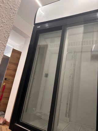 Vitrina refrigerada hasta +3 °C